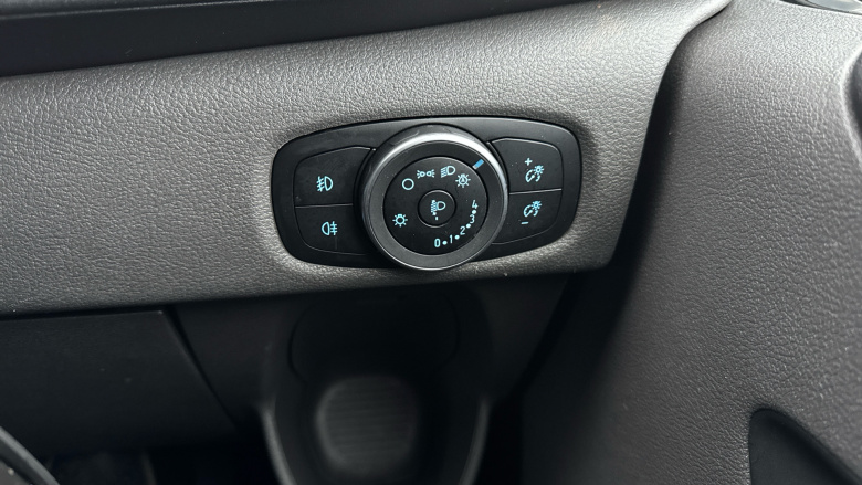 Ford Transit Custom 300 L1 Diesel Fwd 2.0 EcoBlue 130ps Low Roof D/Cab Limited Van